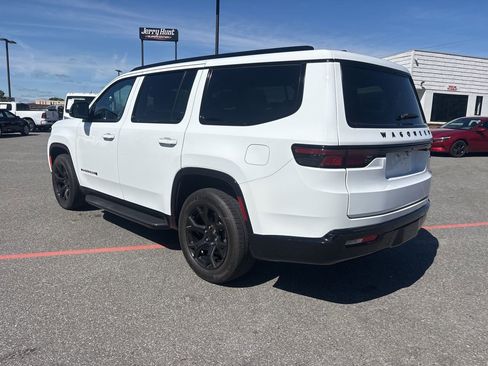 Used 2024 Jeep Wagoneer Series II AWD/4WD image 6