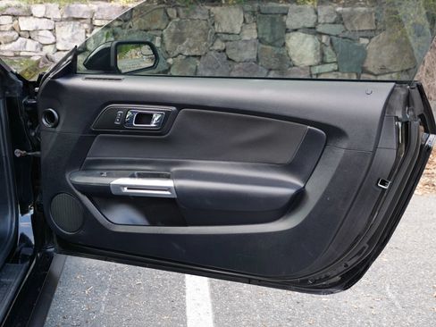 Used 2017 Ford Mustang Coupe RWD image 28