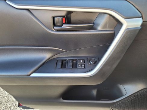 Used 2022 Toyota RAV4 XLE Premium image 26
