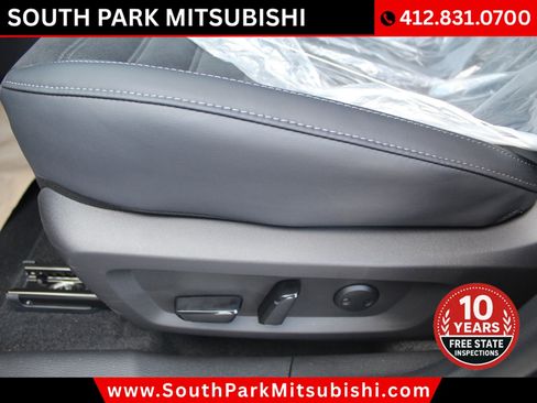 New 2025 Mitsubishi Outlander SE image 16