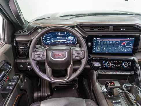Used 2024 GMC Sierra 1500 AT4 w/ Technology Package AWD/4WD image 12