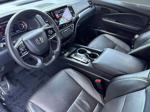 Used 2025 Honda Passport Black Edition image 4