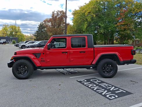 Used 2021 Jeep Gladiator Sport image 4