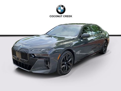 Used 2023 BMW 760i xDrive w/ Luxury Rear Seating Package AWD/4WD image 2