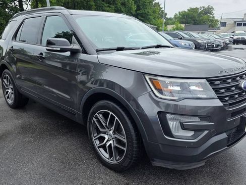 Used 2017 Ford Explorer Sport w/ Equipment Group 401A AWD/4WD image 3