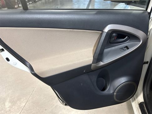 Used 2006 Toyota RAV4 Limited image 10