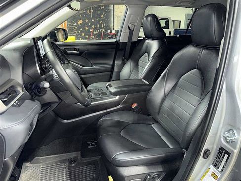 Certified 2025 Toyota Highlander XLE image 15
