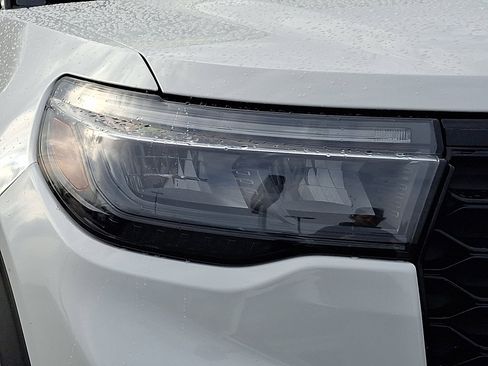 Used 2025 Ford Explorer ST-Line AWD/4WD image 9