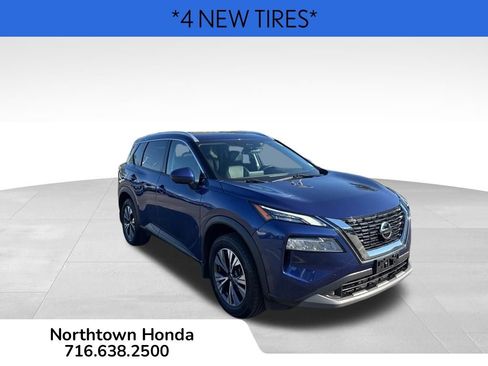 Used 2021 Nissan Rogue SV w/ Premium Package image 2