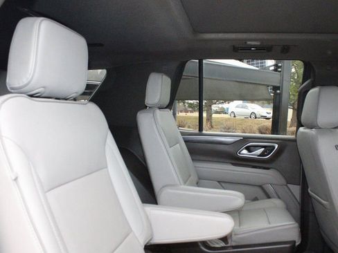 Used 2022 GMC Yukon SLT w/ SLT Premium Package AWD/4WD image 58