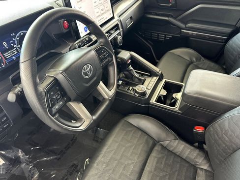 Used 2025 Toyota 4Runner TRD Off-Road Premium AWD/4WD image 10