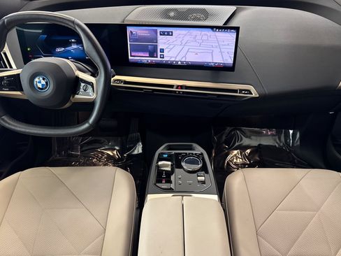 Used 2024 BMW iX xDrive50 w/ Premium Package AWD/4WD image 15