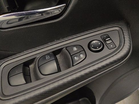 Used 2021 Nissan Versa SV w/ Trunk Package image 27