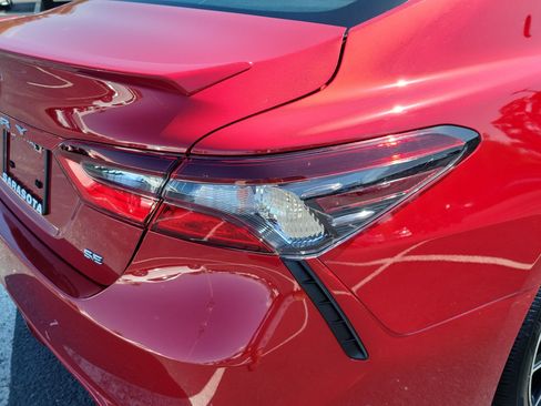 Used 2024 Toyota Camry SE FWD image 11