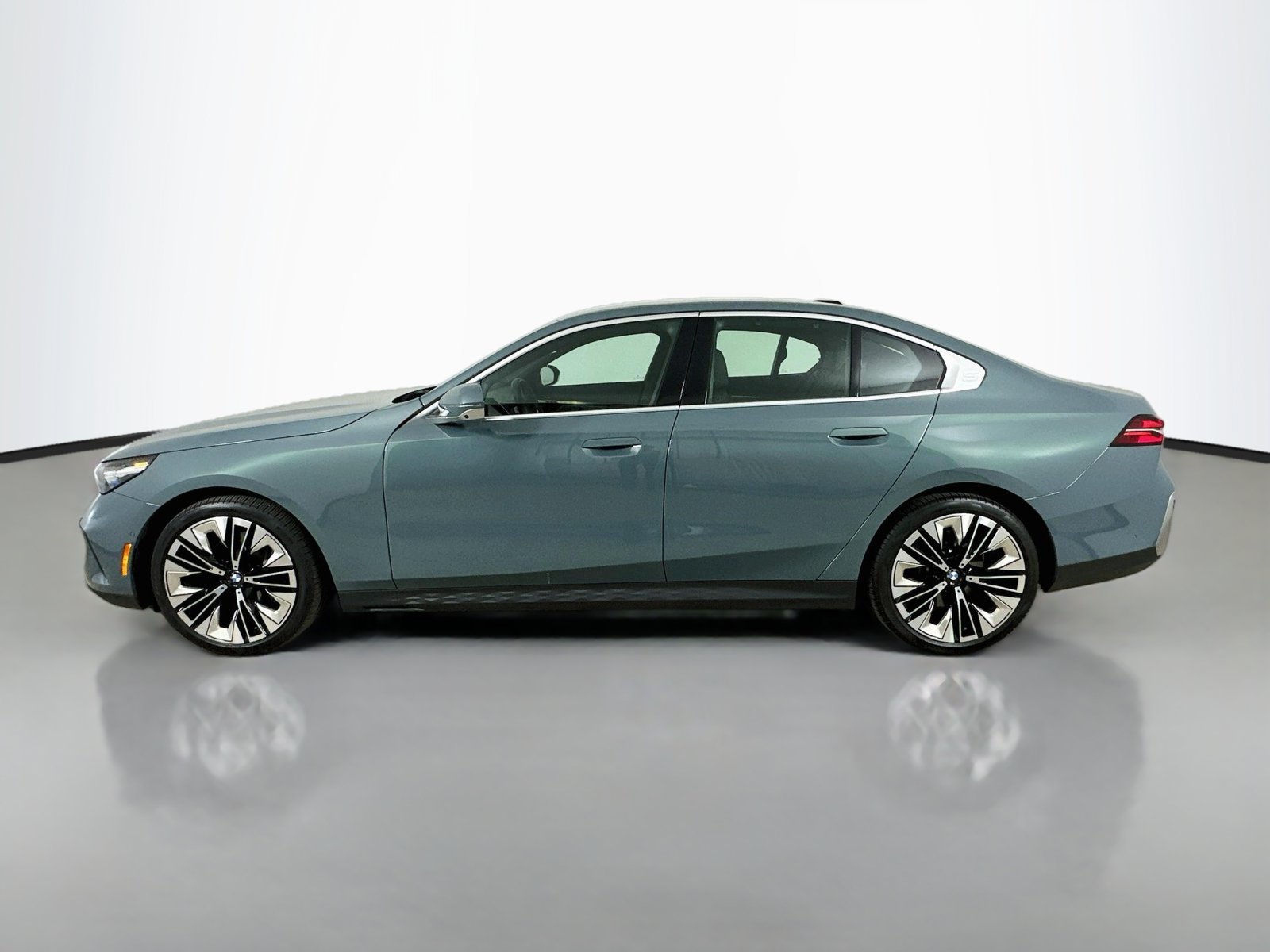 Used 2026 BMW 540i xDrive AWD/4WD image 8