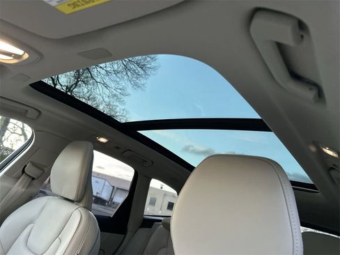 New 2026 Volvo XC60 T8 Ultra w/ Climate Package image 24