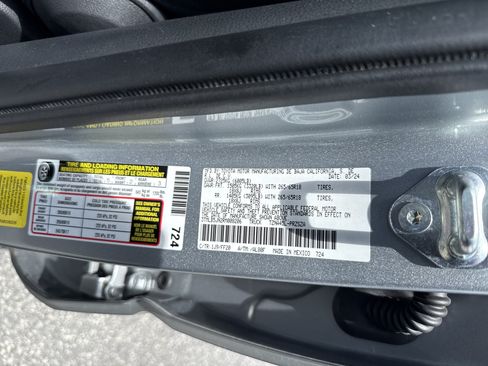 Used 2024 Toyota Tacoma SR5 w/ SR5 Upgrade Package AWD/4WD image 36