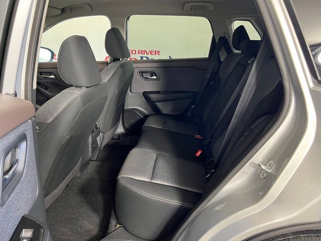 Used 2023 Nissan Rogue SV FWD image 23