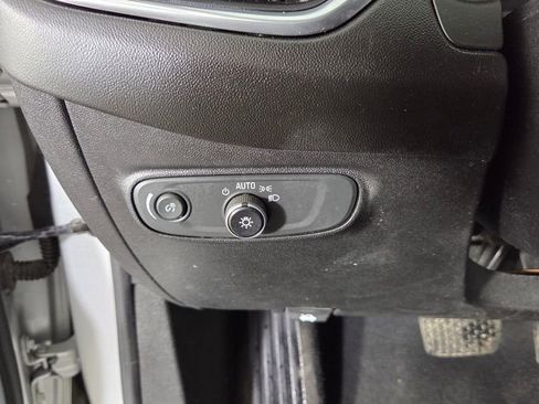 Used 2019 Chevrolet Equinox LT FWD image 16