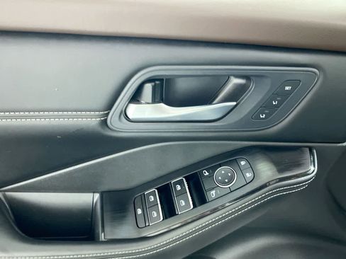 Used 2023 Nissan Rogue SL image 13