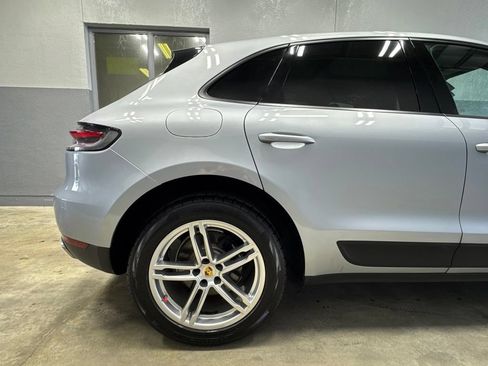 Used 2021 Porsche Macan w/ Premium Package AWD/4WD image 3