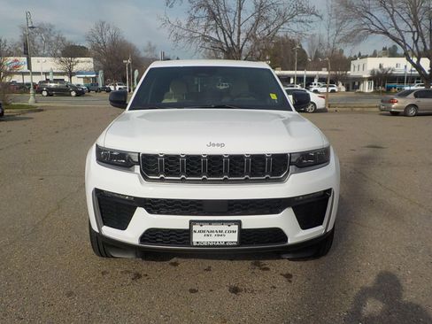 New 2026 Jeep Grand Cherokee Limited image 2