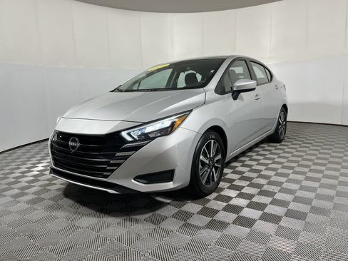 Used 2025 Nissan Versa SV FWD image 4