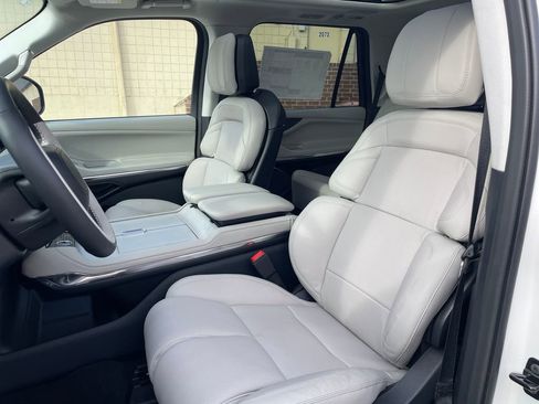 New 2026 Lincoln Navigator Reserve w/ Jet Appearance Package AWD/4WD image 15