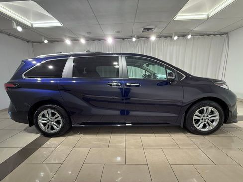 Used 2024 Toyota Sienna Limited AWD/4WD image 6