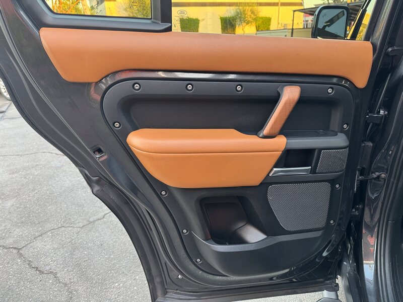 Used 2021 Land Rover Defender 110 X AWD/4WD image 29