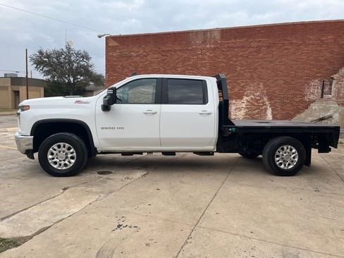 Used 2023 Chevrolet Silverado 2500 LT image 3