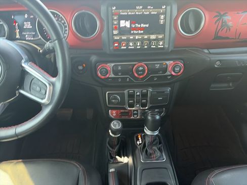 Used 2021 Jeep Wrangler Unlimited Rubicon AWD/4WD image 15