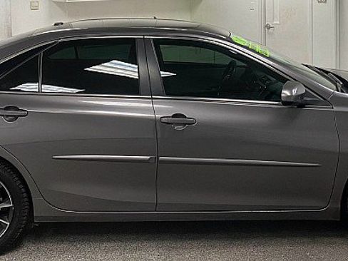 Used 2017 Toyota Camry XSE image 4