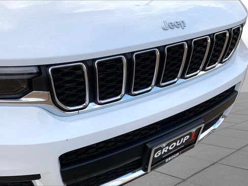 Used 2025 Jeep Grand Cherokee L Laredo RWD image 30