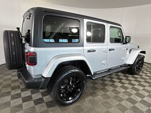 Used 2023 Jeep Wrangler Unlimited Sahara w/ Cold Weather Group AWD/4WD image 3