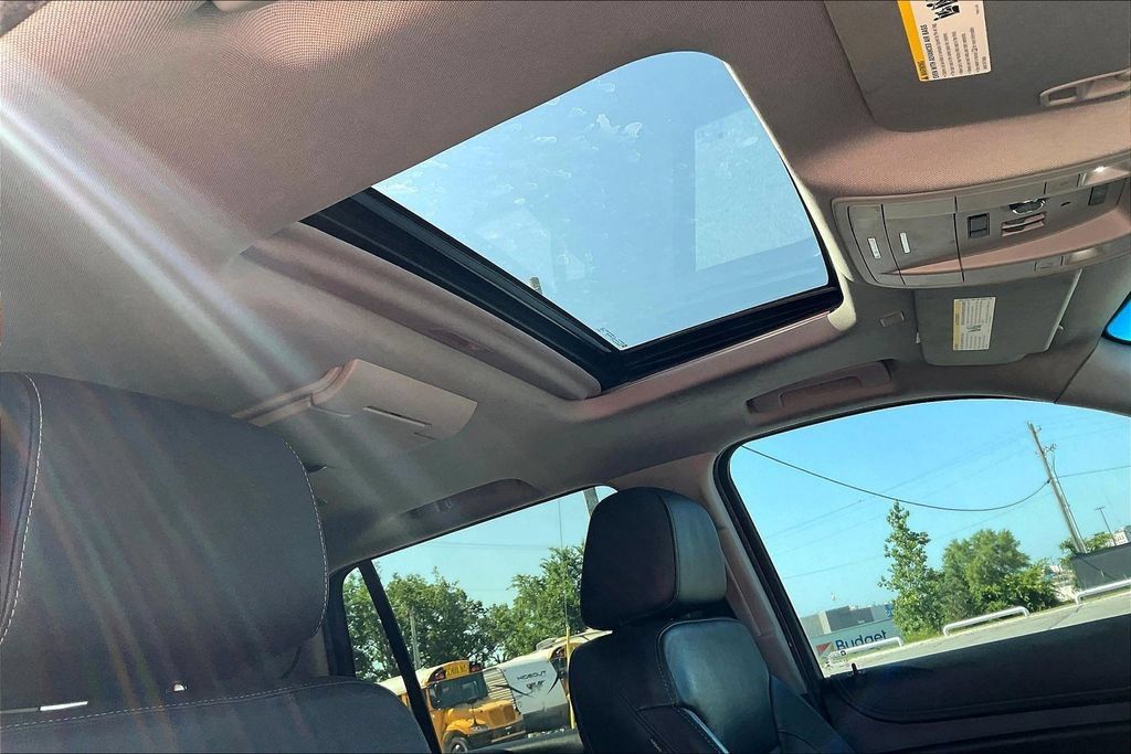 Used 2019 Chevrolet Tahoe Premier AWD/4WD image 18