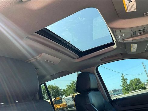 Used 2019 Chevrolet Tahoe Premier AWD/4WD image 18