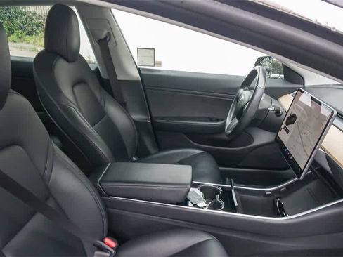 Used 2018 Tesla Model 3 Long Range image 16