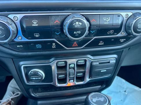 Used 2021 Jeep Wrangler Unlimited Sahara image 23