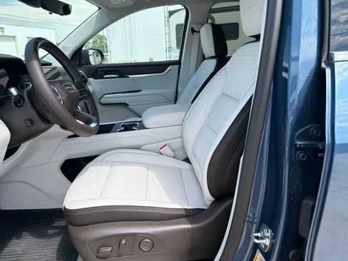 New 2026 GMC Acadia Denali w/ Super Cruise Package FWD image 14