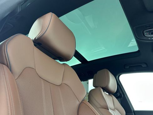 Used 2023 Audi Q5 e Premium Plus w/ Premium Plus Package image 16