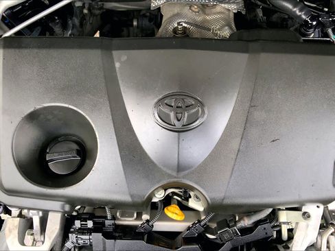Used 2019 Toyota RAV4 XLE FWD image 32