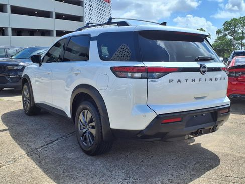 Used 2026 Nissan Pathfinder SV w/ SV Premium Package FWD image 4
