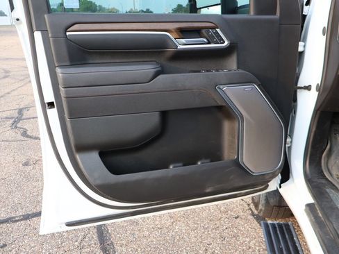 Used 2025 Chevrolet Silverado 3500 High Country w/ Technology Package AWD/4WD image 28