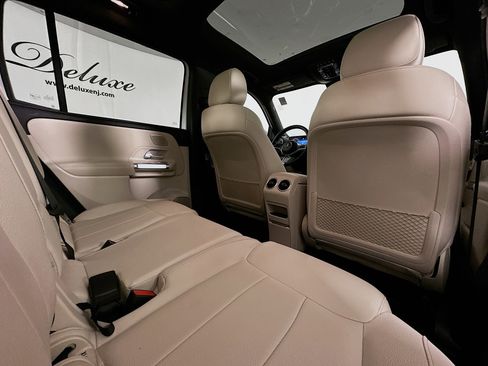 Used 2024 Mercedes-Benz GLB 250 4MATIC w/ Exclusive Package image 31