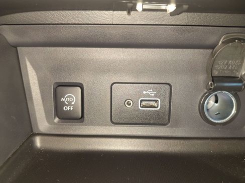 Used 2025 Nissan Sentra S image 17