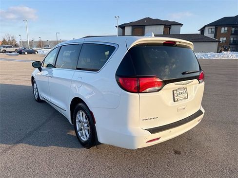 Used 2017 Chrysler Pacifica Touring image 11