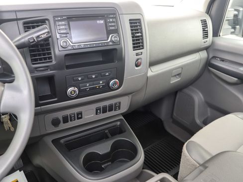 Used 2018 Nissan NV 2500 SV RWD image 17