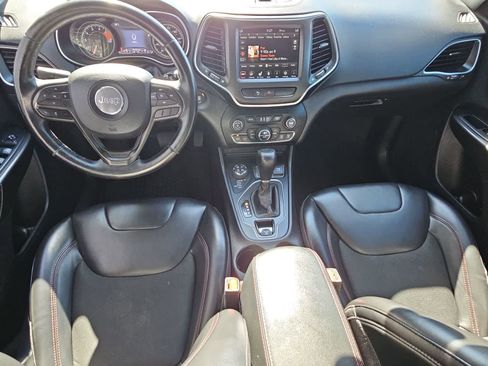 Used 2020 Jeep Cherokee Trailhawk w/ Comfort/Convenience Group AWD/4WD image 15