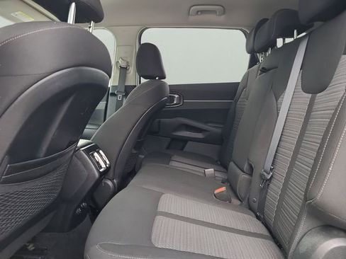 Used 2023 Kia Sorento LX image 9